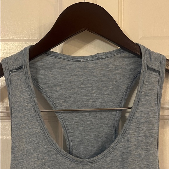 Lululemon Superb Tank Heathered Blue Denim Sleeveless Top. Activewear, Movement - Picture 4 of 7